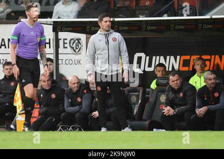 29th ottobre 2022; Tannadice Park, Dundee, Scozia: Calcio della Premier League scozzese, Dundee United contro Motherwell; Liam Fox manager di Dundee United Credit: Action Plus Sports Images/Alamy Live News Foto Stock