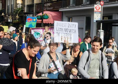 marzo delle mummie nel centro di londra trafalgar square whitehall inghilterra regno unito 29th ottobre 2022 Foto Stock