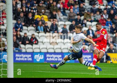 Preston, Regno Unito. 29th Ott 2022. Chuba Akpom #29 di Middlesborough spara durante la partita del Campionato Sky Bet Preston North End vs Middlesbrough a Deepdale, Preston, Regno Unito, 29th ottobre 2022 (Foto di Phil Bryan/News Images) a Preston, Regno Unito il 10/29/2022. (Foto di Phil Bryan/News Images/Sipa USA) Credit: Sipa USA/Alamy Live News Foto Stock