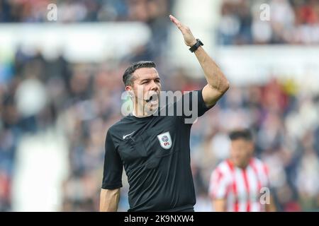 West Bromwich, Regno Unito. 29th Ott 2022. Arbitro Dean Whitestone durante la partita Sky Bet Championship West Bromwich Albion vs Sheffield United al Hawthorns, West Bromwich, Regno Unito, 29th ottobre 2022 (Foto di Gareth Evans/News Images) a West Bromwich, Regno Unito il 10/29/2022. (Foto di Gareth Evans/News Images/Sipa USA) Credit: Sipa USA/Alamy Live News Foto Stock