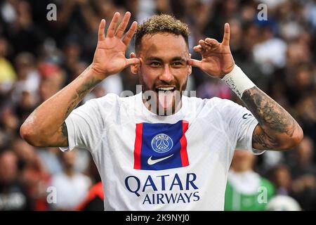 Parigi, Francia. 29th Ott 2022. NEYMAR JR di Parigi Saint-Germain celebra il suo obiettivo durante una partita francese di Ligue 1 contro le Troyes ESTAC allo stadio Parc des Princes. (Credit Image: © Matthieu Mirville/ZUMA Press Wire) Credit: ZUMA Press, Inc./Alamy Live News Foto Stock