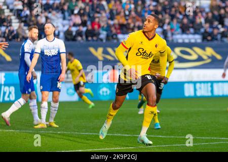 Joao Pedro (10) di Watford celebra il suo obiettivo durante la partita del campionato Sky Bet tra Wigan Athletic e Watford al DW Stadium di Wigan sabato 29th ottobre 2022. (Credit: Mike Morese | MI News) Credit: MI News & Sport /Alamy Live News Foto Stock