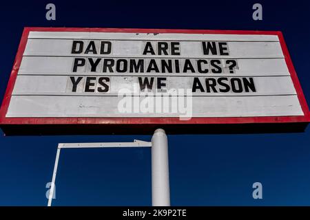 Umorismo all'aperto segnaletica a Albuquerque, New Mexico Foto Stock