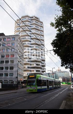 Croyden One Building con tram Croyden London Foto Stock