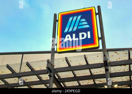 Insegna del negozio Aldi DrumChapel Glasgow, Scozia, Regno Unito Foto Stock