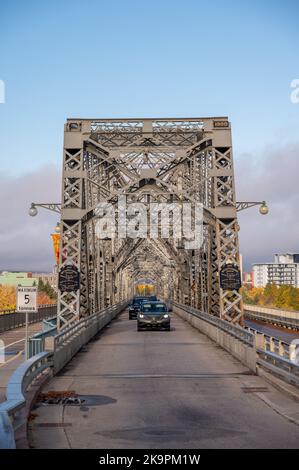 Ottawa, Ontario - Ottobre, 19: L'Alexandra Bridge. Il ponte collega Ottawa e Gatinaeu. Foto Stock