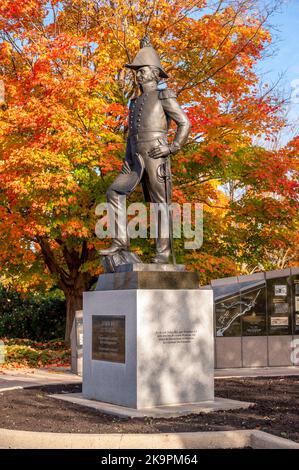 Ottawa, Ontario - 19 ottobre 2022: Colonnello John per statua nel Major's Hill Park nella regione della capitale nazionale di Ottawa. Foto Stock