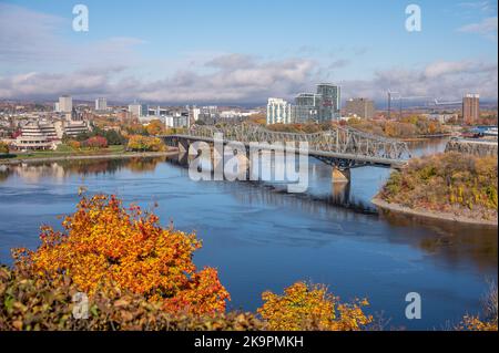 Ottawa, Ontario - Ottobre, 19: L'Alexandra Bridge. Il ponte collega Ottawa e Gatinaeu. Foto Stock