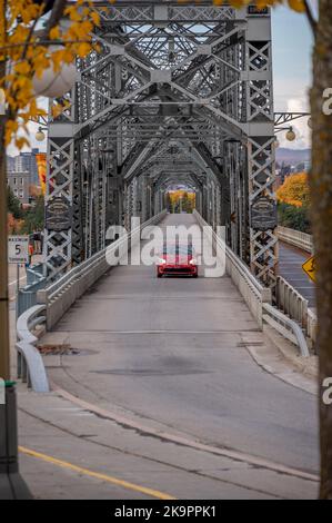 Ottawa, Ontario - Ottobre, 19: L'Alexandra Bridge. Il ponte collega Ottawa e Gatinaeu. Foto Stock