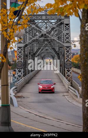 Ottawa, Ontario - Ottobre, 19: L'Alexandra Bridge. Il ponte collega Ottawa e Gatinaeu. Foto Stock