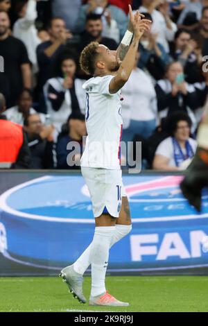 Parigi, Francia. 30th Ott 2022. (221030) -- PARIGI, 30 ottobre 2022 (Xinhua) -- Neymar di Parigi Saint-Germain celebra il suo obiettivo durante la partita di calcio della Lega francese 1 tra Parigi-Saint Germain (PSG) e Troyes al Parc de Prines di Parigi, Francia, 29 ottobre 2022. (Foto di Rit Heize/Xinhua) Credit: Xinhua/Alamy Live News Foto Stock