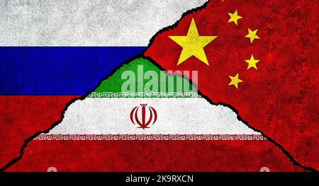 La Russia, la Cina e l'Iran si bandierano insieme sul muro. Relazioni diplomatiche tra Russia, Iran e Cina Foto Stock