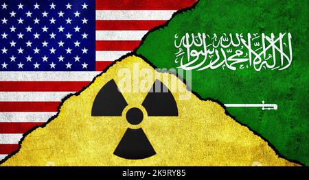 Bandiere di USA, Arabia Saudita e simbolo nucleare insieme. Stati Uniti d'America e Arabia Saudita Nuclear Deal or Agreement Concept Foto Stock