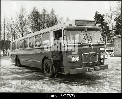 Una delle compagnie di trasporti Grängesberg-Oxelösund Railways, TGOJ ha recentemente acquistato autobus del modello Scania Vabis CF 7661 per la sola circolazione a destra prima della ristrutturazione della circolazione a destra. Foto Stock