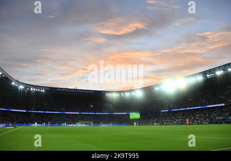 Parigi, Francia. 29th Ott 2022. Una panoramica generale dello stadio durante la partita di calcio francese del L1 tra Paris Saint-Germain (PSG) e ES Troyes AC presso lo stadio Parc des Princes di Parigi, Francia, il 29 ottobre 2022. Photo by Christian Liewig/ABACAPRESS.COM Credit: Abaca Press/Alamy Live News Foto Stock