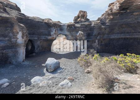 Paesaggio roccioso intorno al vulcano Montana de Guenia, Città stratificata, Lanzarote, Isole Canarie, Spagna Foto Stock