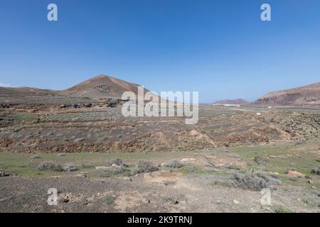 Paesaggio roccioso intorno al vulcano Montana de Guenia, Città stratificata, Lanzarote, Isole Canarie, Spagna Foto Stock