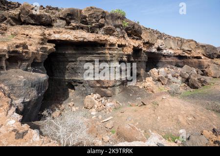 Paesaggio roccioso intorno al vulcano Montana de Guenia, Città stratificata, Lanzarote, Isole Canarie, Spagna Foto Stock