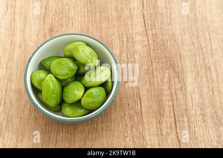 Fagioli di Pete o Petai, mangiati solitamente crudi o per altri ingredienti di cottura. Popolarmente conosciuto come fagiolo di puzzolente. Foto Stock