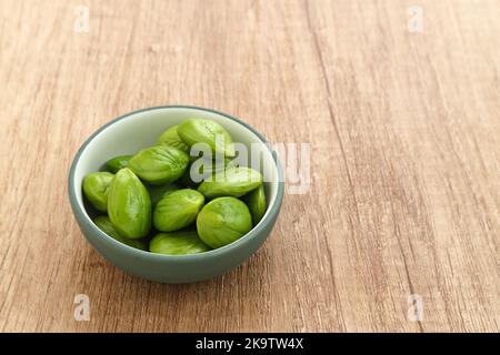 Fagioli di Pete o Petai, mangiati solitamente crudi o per altri ingredienti di cottura. Popolarmente conosciuto come fagiolo di puzzolente. Foto Stock