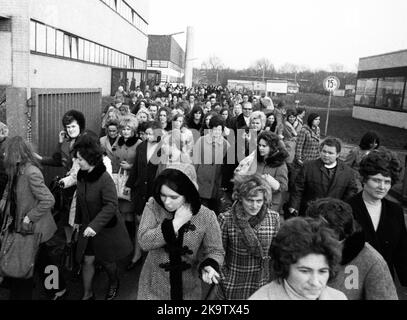 I posti di lavoro di Siemens, qui a Gladbeck il 26 gennaio 1972, sono prevalentemente posti di lavoro femminili, la Germania Foto Stock