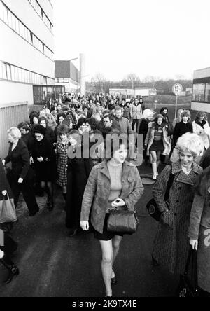 I posti di lavoro di Siemens, qui a Gladbeck il 26 gennaio 1972, sono prevalentemente posti di lavoro femminili, la Germania Foto Stock