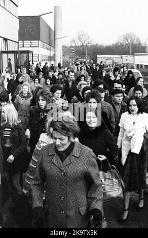 I posti di lavoro di Siemens, qui a Gladbeck il 26 gennaio 1972, sono prevalentemente posti di lavoro femminili, la Germania Foto Stock