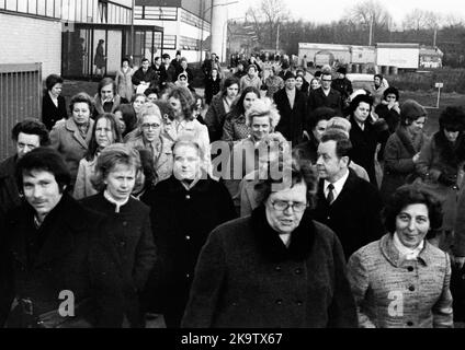 I posti di lavoro di Siemens, qui a Gladbeck il 26 gennaio 1972, sono prevalentemente posti di lavoro femminili, la Germania Foto Stock