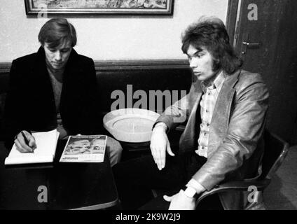 Norbert Nigbur, Schalke goalkeeper and icon of Schalke 04, here on 10. 2. 1972 in Gelsenkirchen, in an interview, as goalkeeper and trotter. With Stock Photo