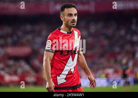 Siviglia, Spagna. 29th Ott 2022. Alvaro Garcia (18) di Rayo Vallecano visto durante la partita di LaLiga Santander tra Sevilla FC e Rayo Vallecano all'Estadio Ramon Sanchez Pizjuan di Siviglia. (Photo Credit: Gonzales Photo/Alamy Live News Foto Stock