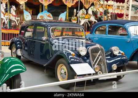 SPEYER, GERMANIA - OTTOBRE 2022: Blue citroen 11 CV trazione avant 1956 auto retrò nel Technikmuseum Speyer. Foto Stock