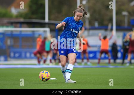 Londra, Regno Unito. 30th Ott 2022. Londra, 30th 2022 ottobre: Niamh Charles (21 Chelsea) riscaldamento durante il gioco di Barclays fa Womens Super League tra Chelsea e Aston Villa a Kingsmeadow, Londra, Inghilterra. (Pedro Soares/SPP) Credit: SPP Sport Press Photo. /Alamy Live News Foto Stock