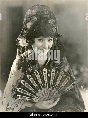 Norma Talmadge, attrice del film muto, dal film americano del dramma muto The Passion Flower - 1921 Foto Stock