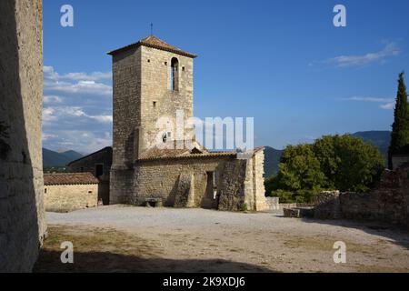 Vista di c13th Cappella di Saint-Jean-des-Commandeurs dal castello medievale del villaggio di le Poët-Laval Drôme Provenza Francia Foto Stock