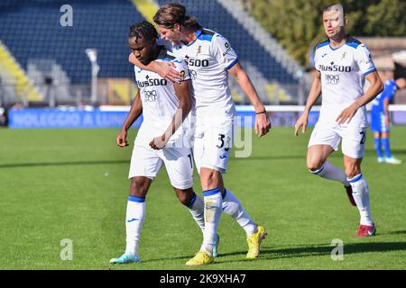 Empoli, Italia. 30th Ott 2022. Ademola Lookman (Atalanta BC) con Hans Hateboer (Atalanta BC) durante Empoli FC vs Atalanta BC, serie di calcio italiana Una partita a Empoli, Italia, ottobre 30 2022 Credit: Independent Photo Agency/Alamy Live News Foto Stock