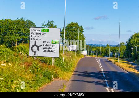 Vista di New dover Road A2050 all'ingresso di Canterbury-Canterbury, una città cattedrale nel sud-est dell'Inghilterra, agosto 2022 Foto Stock