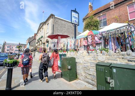 Mercato nella città di Glastonbury nel Somerset Regno Unito Foto Stock