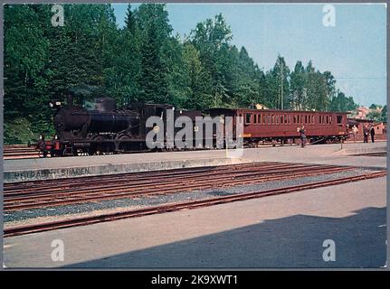 Le ferrovie statali, SJ L26 1765, SJ BO7 2812 a Värnamo. Foto Stock