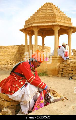 Danza tradizionale al Thar Desert Festival in Rajasthan, India Foto Stock