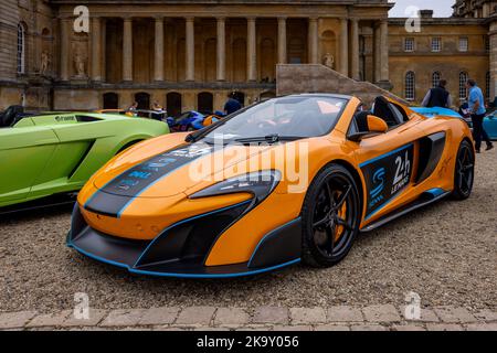 2016 McLaren 675LT ‘Ayrton Senna’ in mostra al Concours d’Elégance Motor Show tenutosi a Blenheim Palace il 4th settembre 2022 Foto Stock