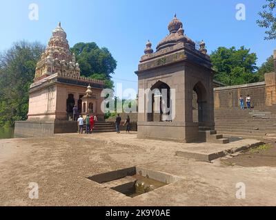 Wai, Maharashtra, India, 30 ottobre 2022, Tempio di Krishna Ghat, Bank of Krishna River, Menavali Ghat, Wai, Maharashtra, India. Foto Stock