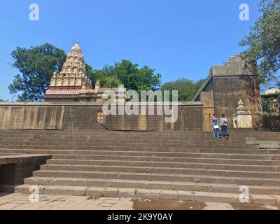 Wai, Maharashtra, India, 30 ottobre 2022, Tempio di Krishna Ghat, Bank of Krishna River, Menavali Ghat, Wai, Maharashtra, India. Foto Stock