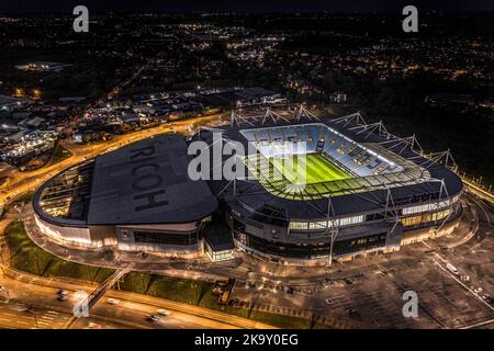 Una vista aerea dello stadio durante la partita del campionato Sky Bet Coventry City vs Blackpool a Coventry Building Society Arena, Coventry, Regno Unito, 29th ottobre 2022 (Foto di Arron Gent/News Images) *nota speciale, foto scattata da un pilota addestrato CAA A2CofC Foto Stock