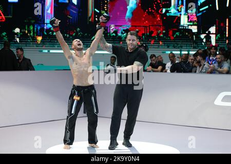 ORLANDO, FL - 29 OTTOBRE: Fernando Paz celebra la sua vittoria durante il Karate Combat 36 il 29 ottobre 2022 agli Universal Studios di Orlando, Florida. (Foto di Aaron Litz/PxImages) Foto Stock