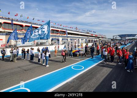 Ambiance pré griglia di partenza, griglia di partenza durante i FIA Motorsport Games, sul circuito Paul Ricard dal 27 al 30 ottobre 2022 a le Castellet, Francia - Foto Marc de Mattia/DPPI Foto Stock