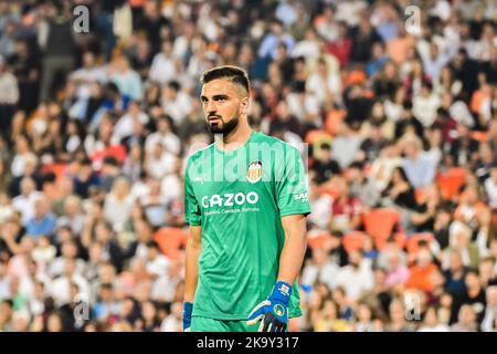 VALENCIA, SPAGNA - OCTOBR 29: Giorgi Mamardashvili di Valencia CF, durante la partita tra Valencia CF e FC Barcellona di la Liga Santander il 29 ottobre 2022 a Mestalla a Valencia, Spagna. (Foto di Samuel Carreño/ PX Images) Credit: PX Images/Alamy Live News Foto Stock