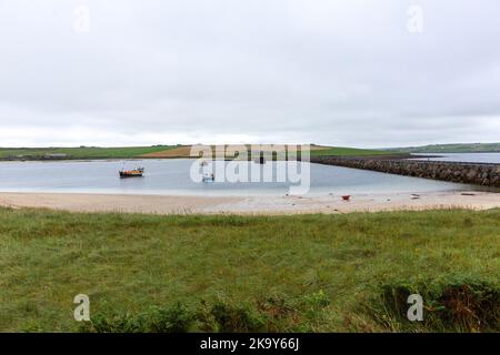 Vista di Burray da Glimps Holm and Causeway, Churchill Barriers, Orkney, Scozia, Regno Unito Foto Stock