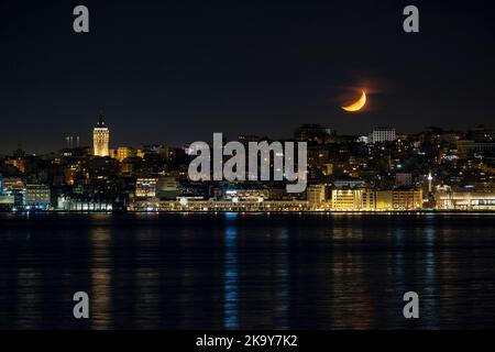 Galatport, istanbul, Turchia. Tramonto unico in mezzaluna dal nuovo porto di Istanbul, Galatport Foto Stock