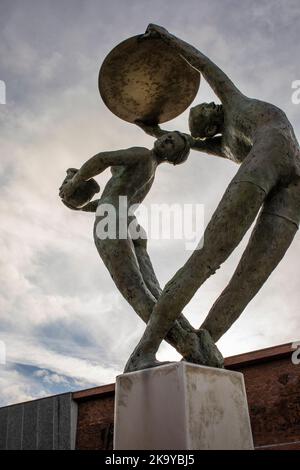 Potteries Museum Art Gallery disegnata dall'artista scozzese David Annand. Hanley Stoke sul Trent Staffordshire Foto Stock