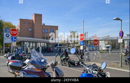 Tor 1, BMW Motorradwerk, Am Juliusturm, Spandau, Berlino, Germania Foto Stock